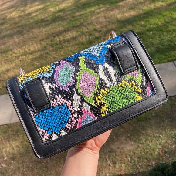Black Multi Color Rainbow Snake Skin Reptile Print Convertible Purse Belt Bag - Picture 4 of 15